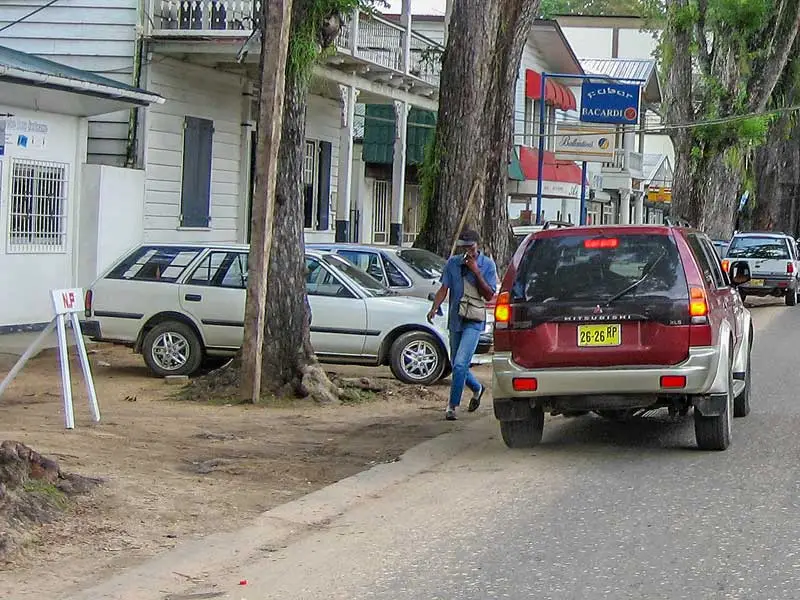 Suriname-info-algemeen-parkeerwachter